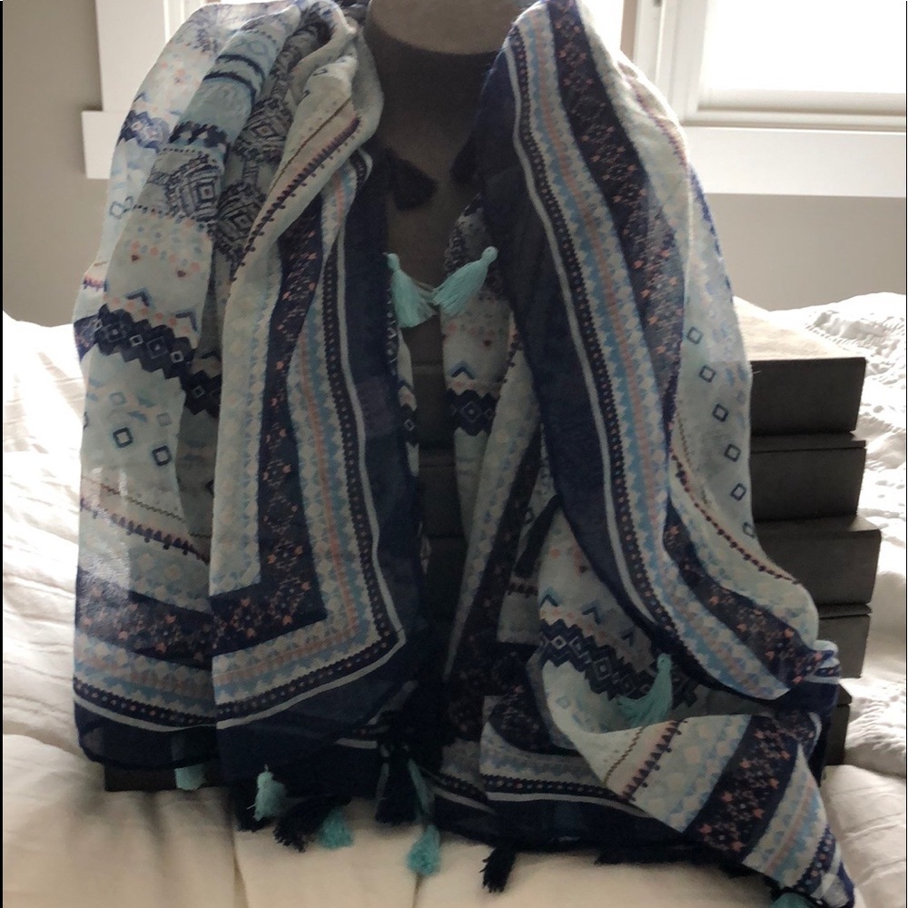 ☘️$4 bundled Sq, blue, teal/green semi sheer Scarf